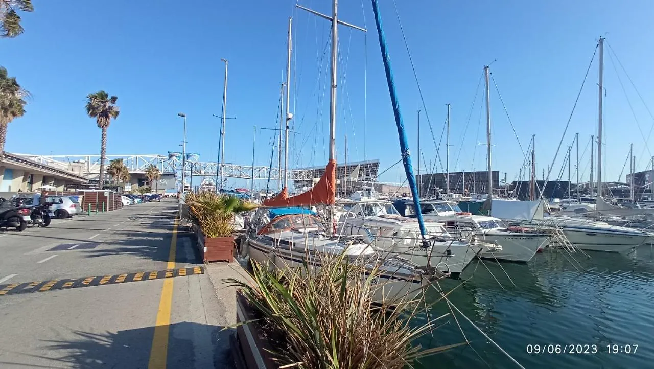 Hotel en barco Hotel Wonderful Boat For Families And Friends Sant Adrià de Besòs